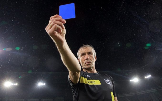 La tarjeta azul será una realidad en el futbol: ¿Qué es y cómo funciona?