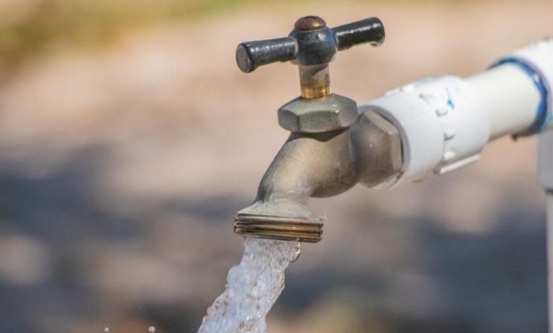 Empresario pretende privatizar el servicio de agua potable sin autorización en Veracruz