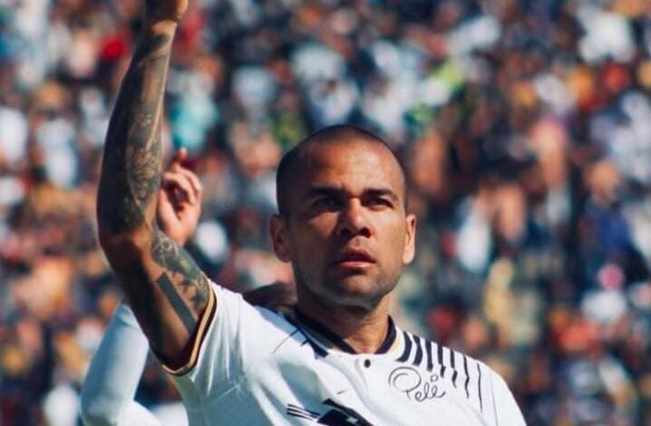 Dani Alves ex futbolista brasileño, es condenado a 4 años y 6 meses de cárcel por violar a una joven en discoteca de Barcelona