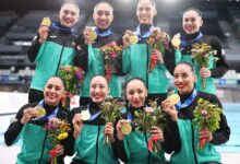 Deportistas mexicanas de Natación artística venden toallas para llegar a los Juegos Olímpicos de París 2024