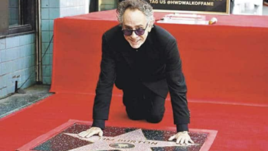 Recibe Tim Burton su estrella en el Paseo de la Fama de Hollywood